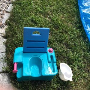 portable toilet -Great camping toilet easy to wash go anywhere with this!
